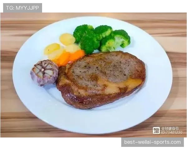 C罗家冰箱里塞满蛋白粉，邻居说半夜三点还听见他在练腹肌