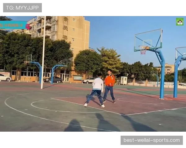 深入解析篮球运球变向规则：合法与违例的界限在哪里？
